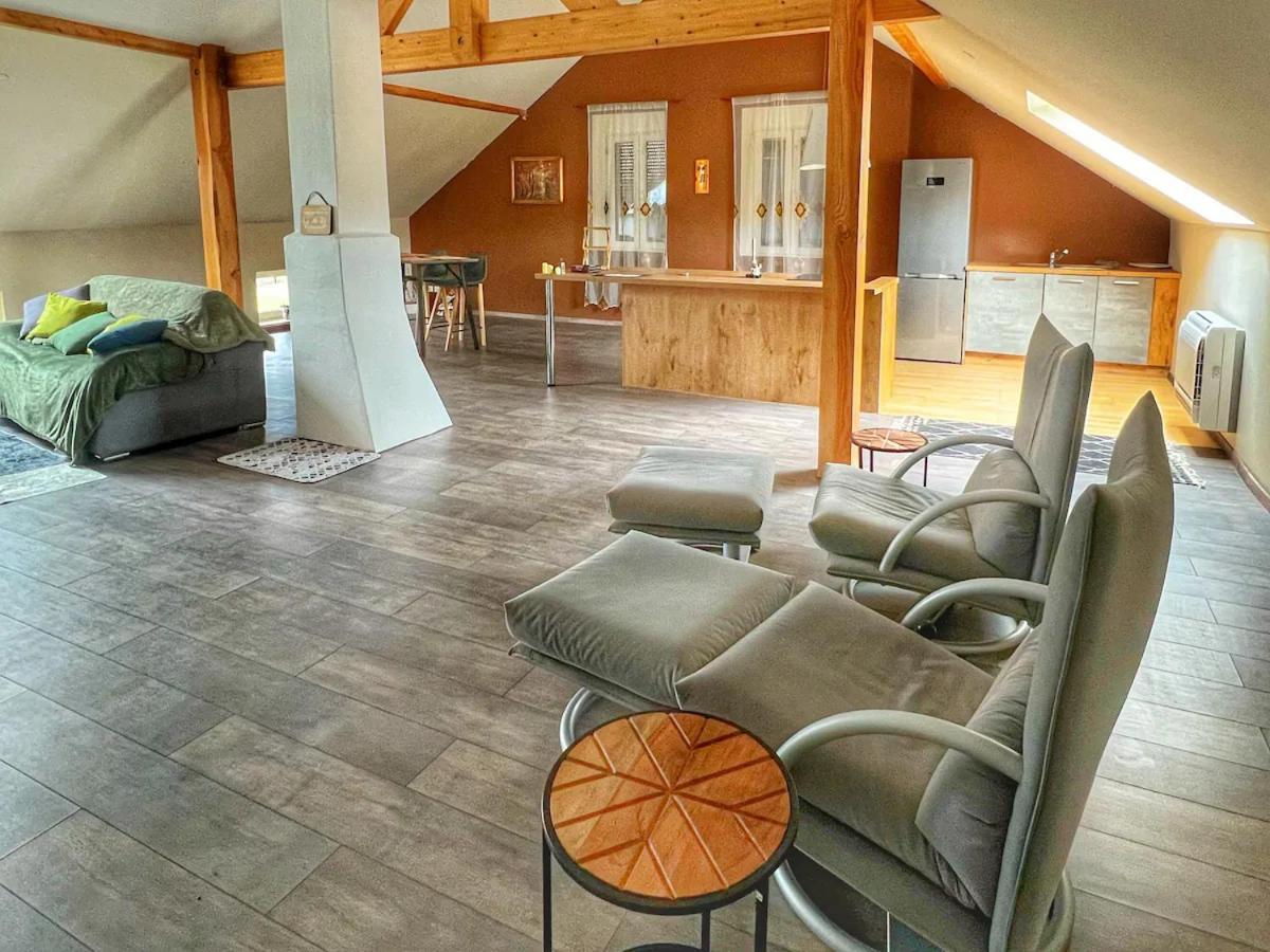 Loft Spacieux En Pleine Foret Bining Экстерьер фото